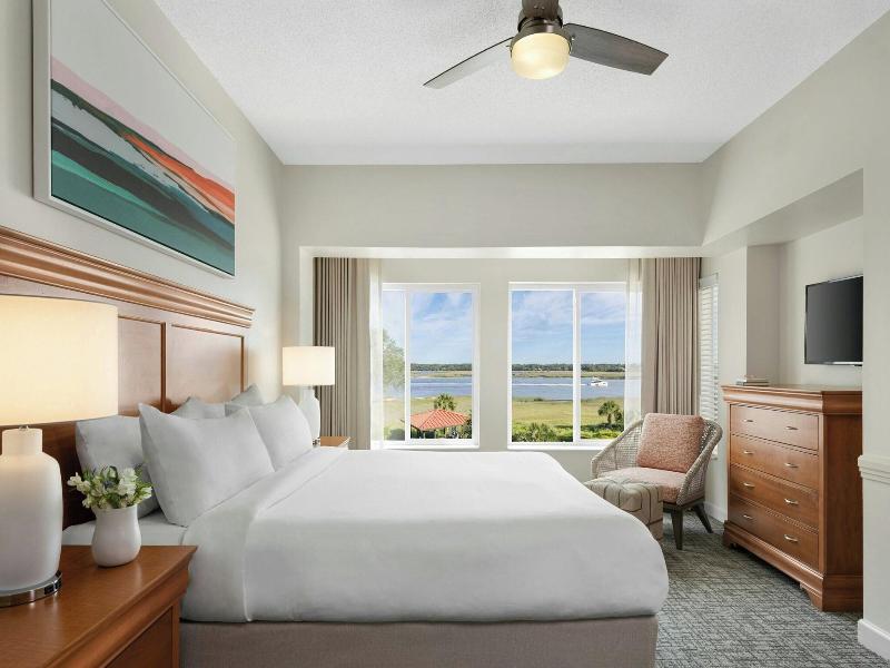 Marriott's Harbour Point Sunset Pointe Shelter Cov image