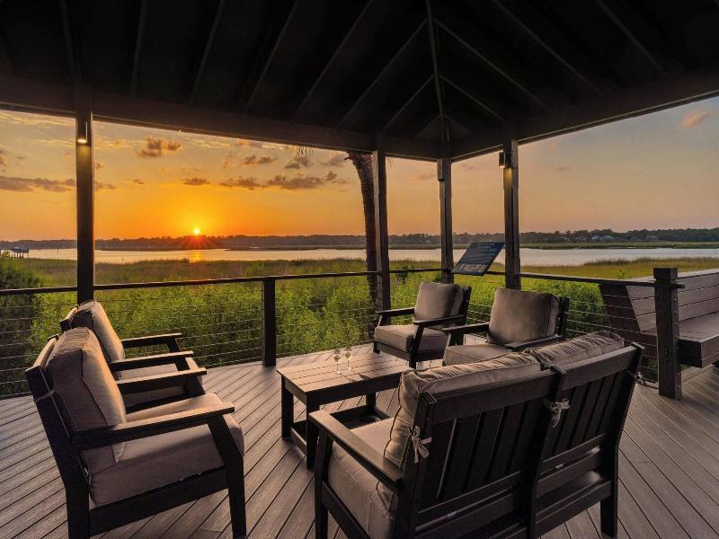 Marriott's Harbour Point Sunset Pointe Shelter Cov image