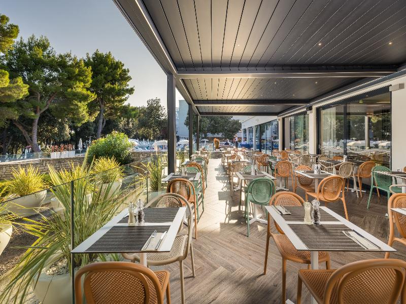 Park Plaza Arena Pula image