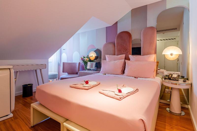 The 7 Hotel image