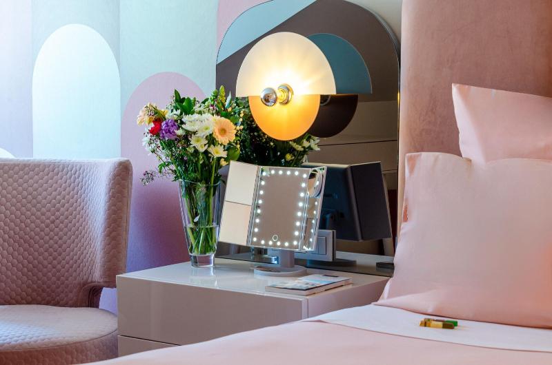 The 7 Hotel image