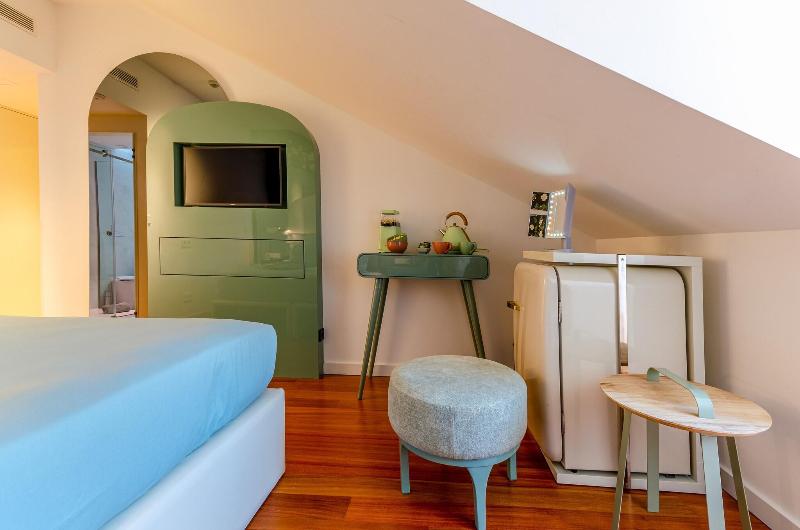 The 7 Hotel image