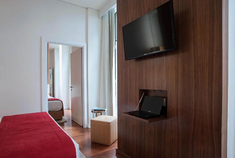 The 7 Hotel image