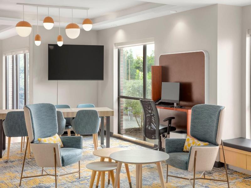 TownePlace Suites Bangor image