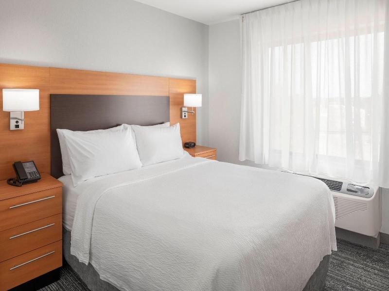 TownePlace Suites Bangor image