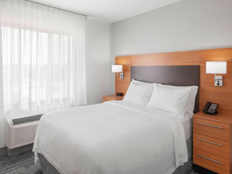 TownePlace Suites Bangor image