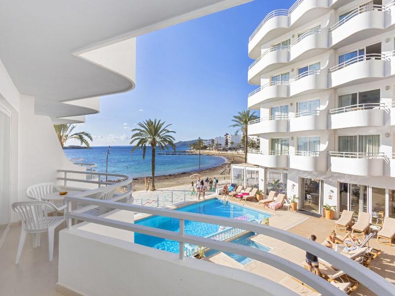 Apartamentos Mar y Playa 2 image