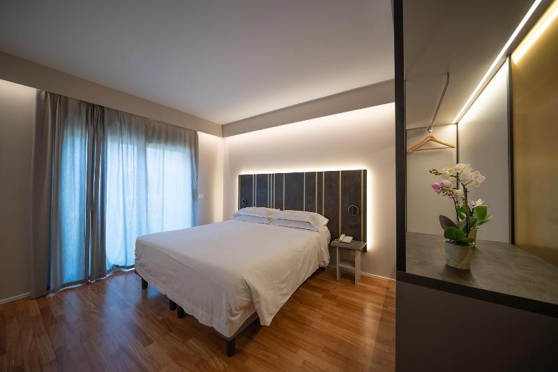 Plaza Hotel Catania image