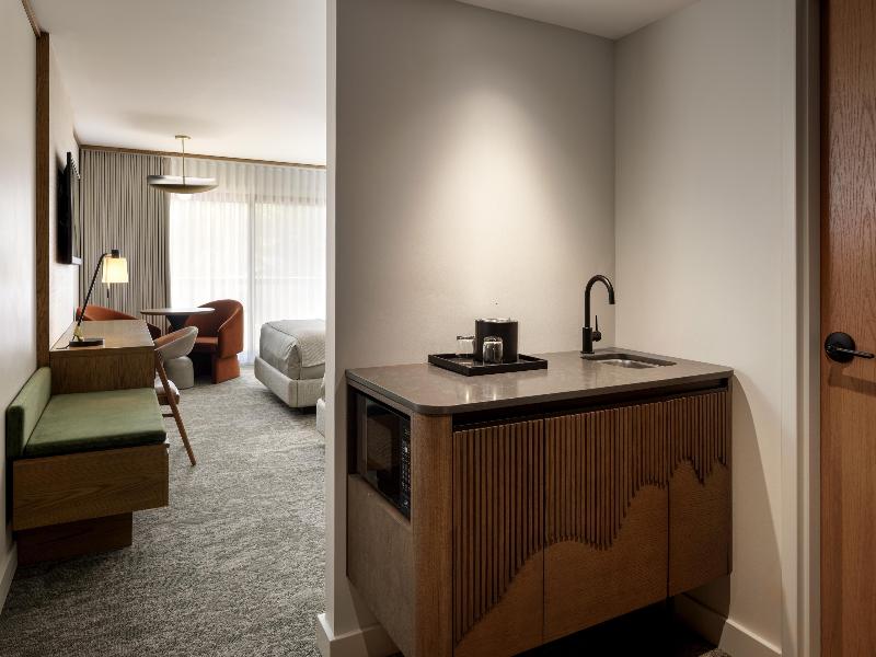 Banff Park Lodge Resort image