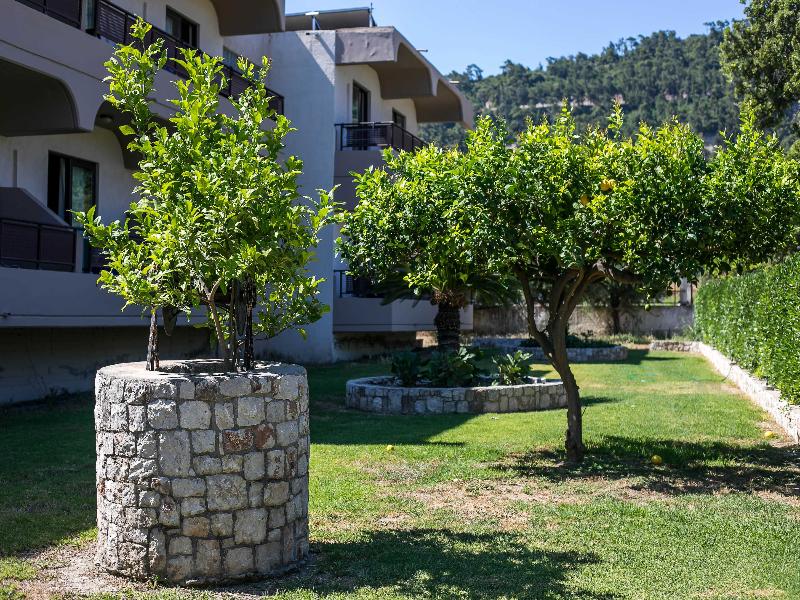 Santa Helena Hotel — exterior view