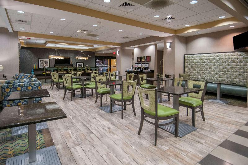 Hampton Inn Hernando image