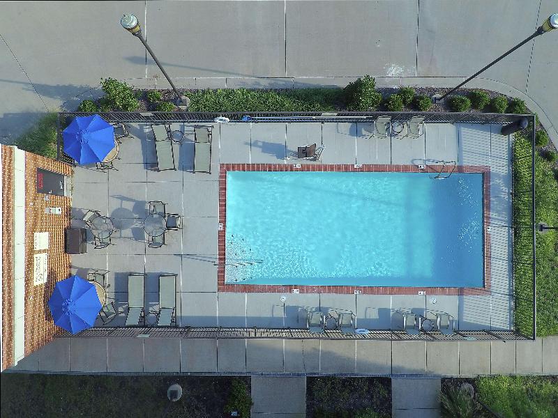 Hampton Inn Hernando image