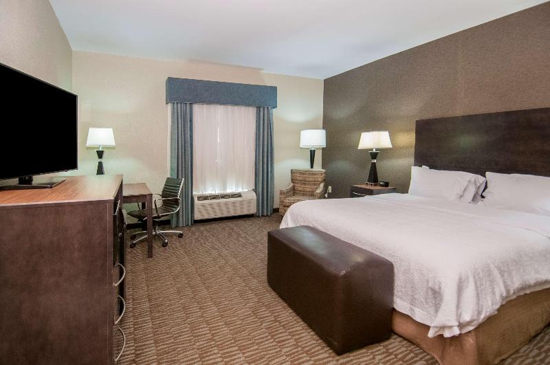 Hampton Inn Hernando image