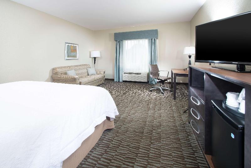 Hampton Inn Hernando image