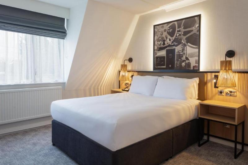 DoubleTree by Hilton London Elstree image