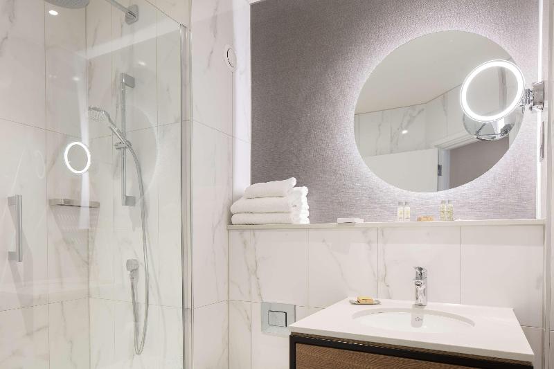 DoubleTree by Hilton London Elstree image