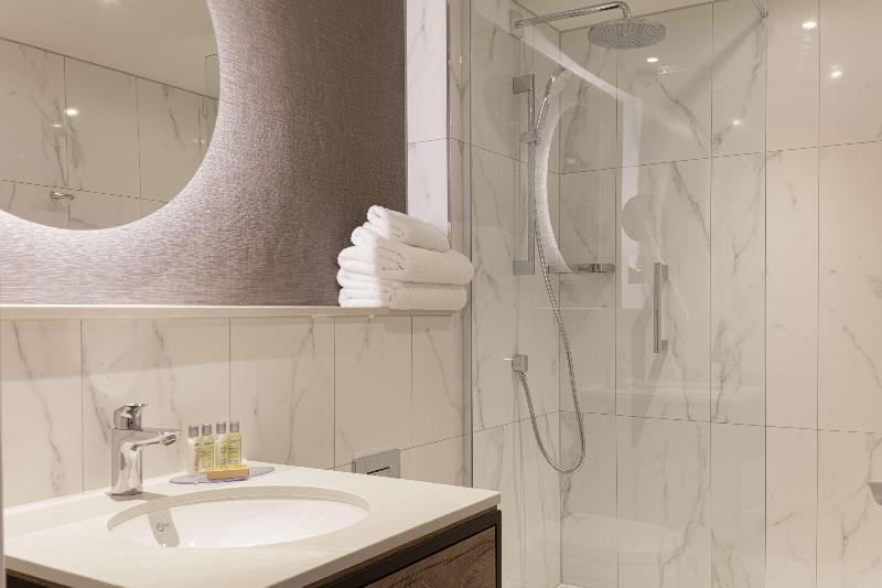 DoubleTree by Hilton London Elstree image