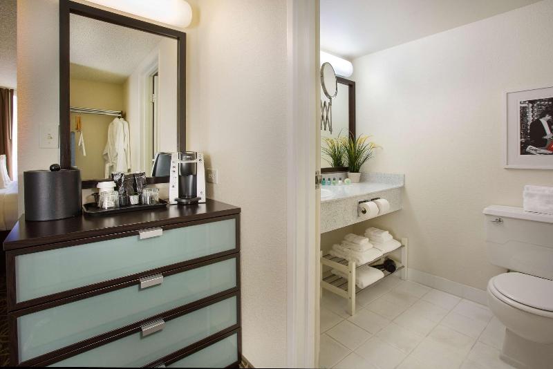 Red Lion Inn & Suites Olympia, Governor Hotel image