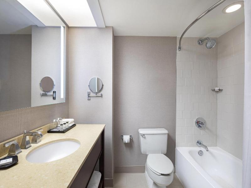 Sheraton Edison Hotel image