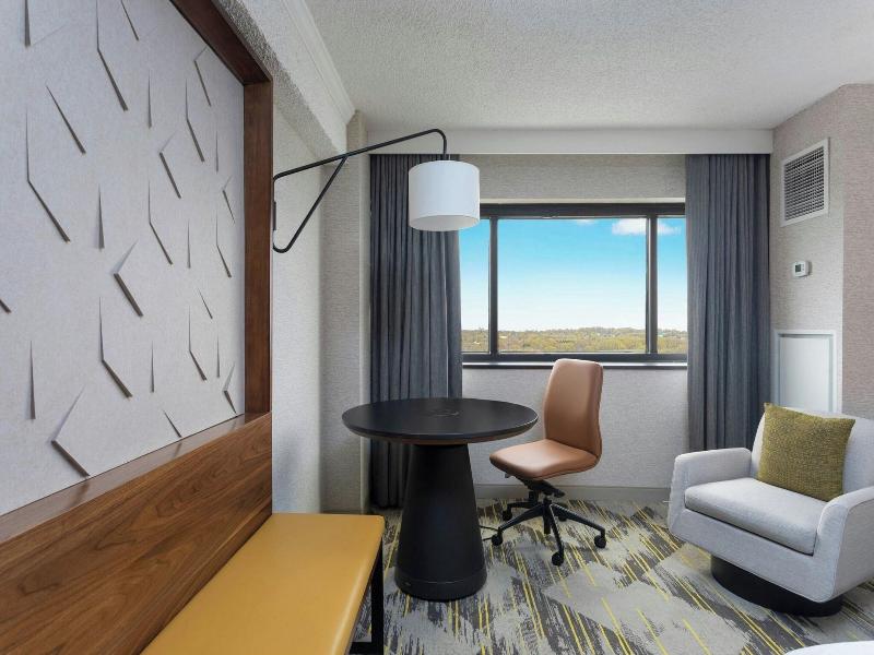 Sheraton Edison Hotel image