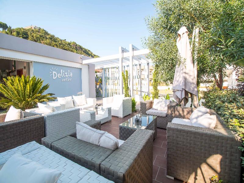 Sunny Days Hotel image