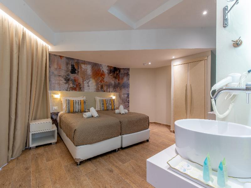 Sunny Days Hotel image