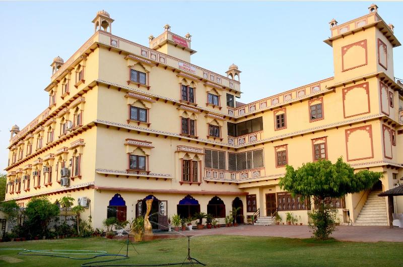 Mahal Rajwada Resort — exterior view