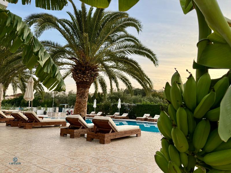 Captain's Studios & Apartments