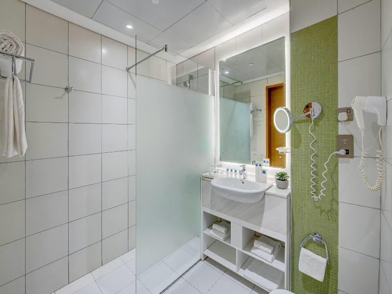 Tryp By Wyndham Abu Dhabi City Centre image