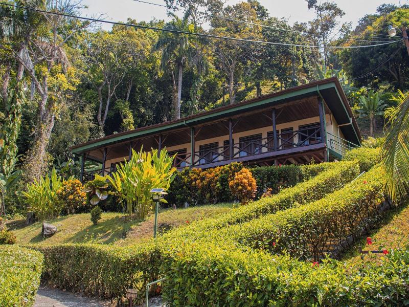 Tabulia Tree Hotel & Villas image