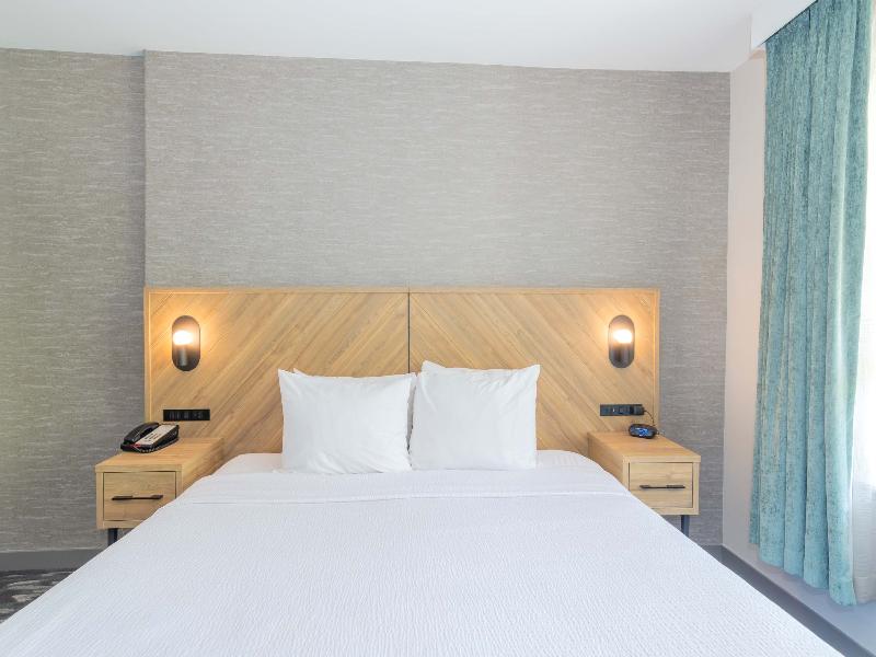 Sandman Signature Surrey-Guilford Suites image
