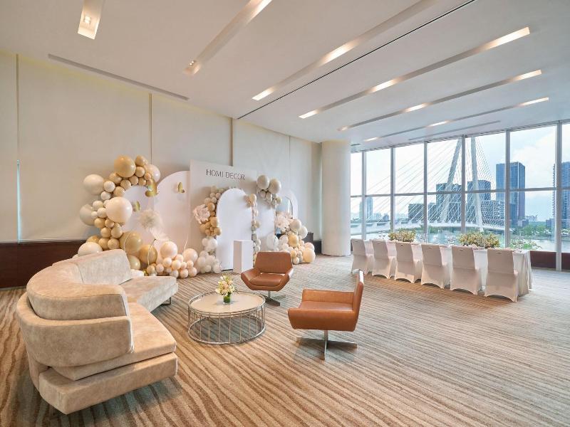Le Meridien Saigon image