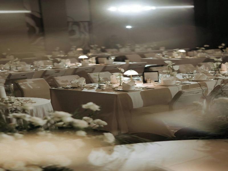 Le Meridien Saigon image