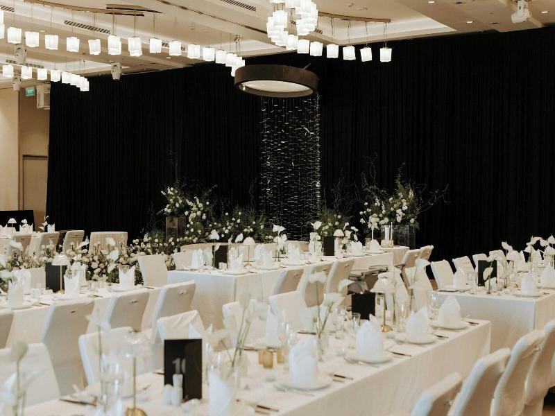 Le Meridien Saigon image