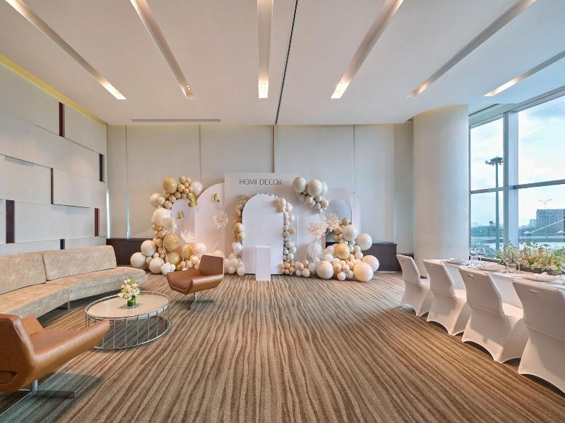 Le Meridien Saigon image