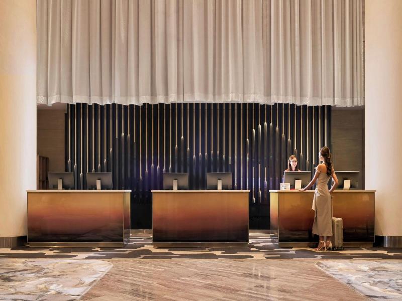 Le Meridien Saigon image