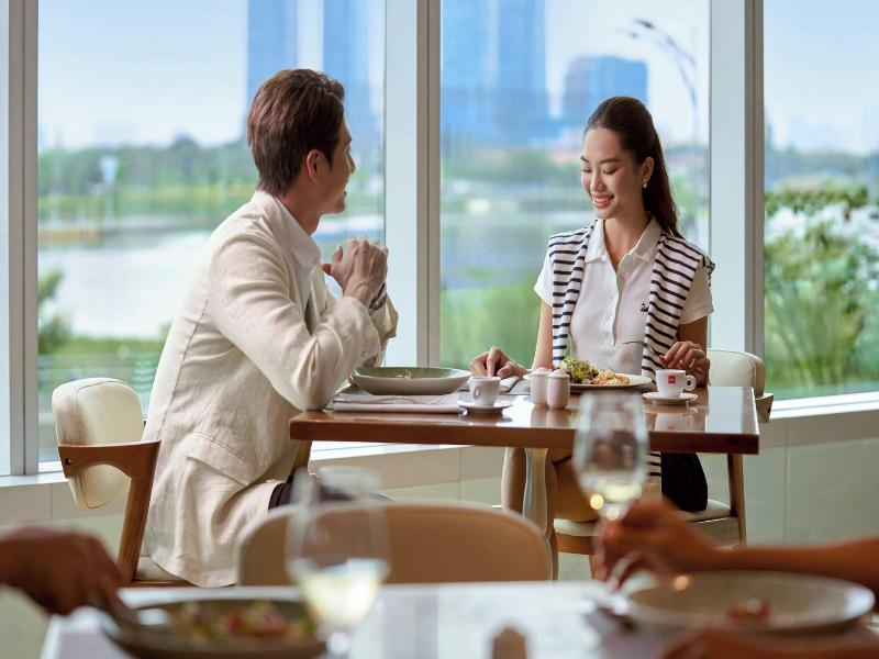 Le Meridien Saigon image