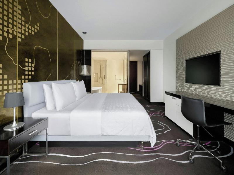 Le Meridien Saigon image