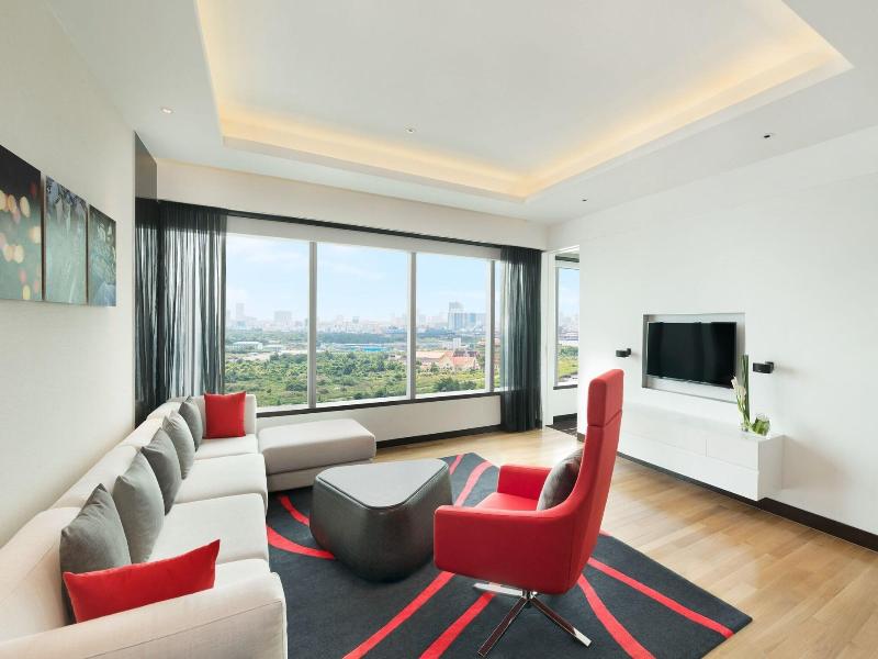 Le Meridien Saigon image
