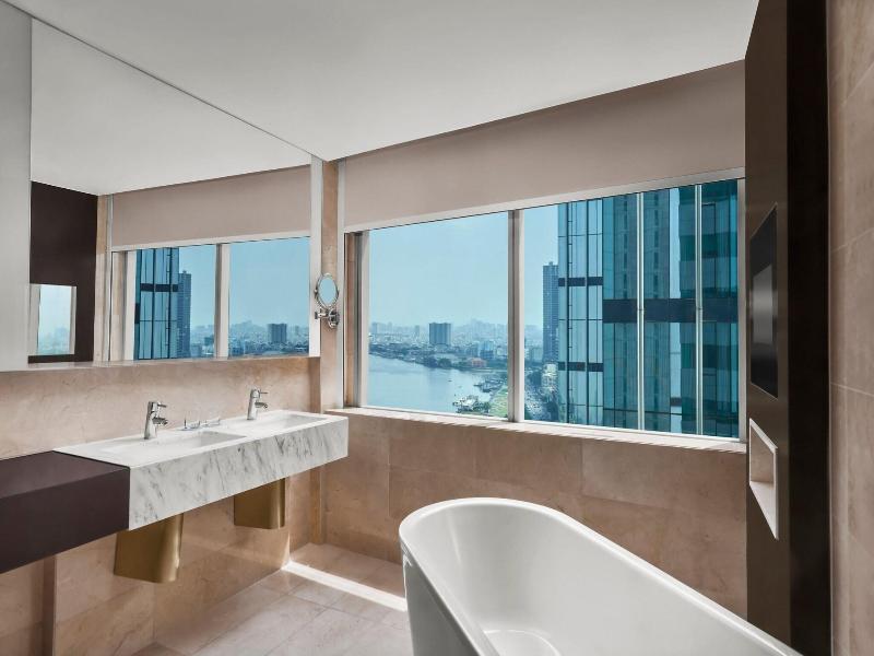Le Meridien Saigon image