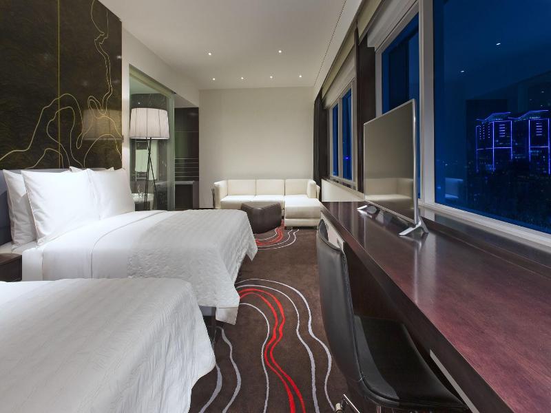 Le Meridien Saigon image