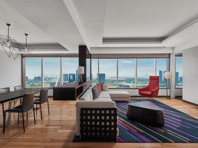 Le Meridien Saigon image