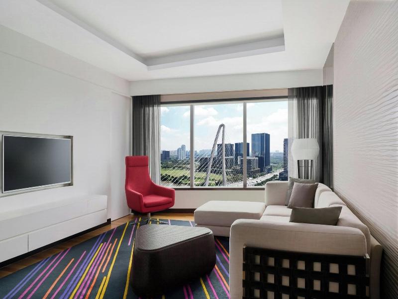 Le Meridien Saigon image