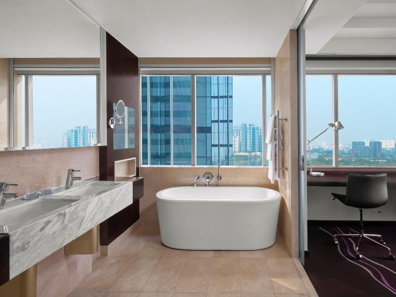 Le Meridien Saigon image
