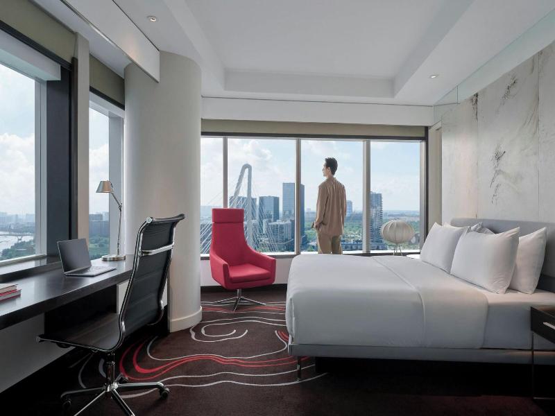 Le Meridien Saigon image