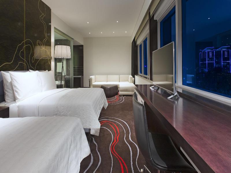 Le Meridien Saigon image
