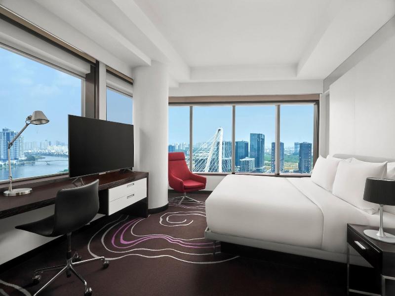 Le Meridien Saigon image