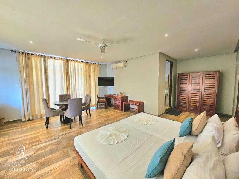 Oak Ray Regency Hotel image