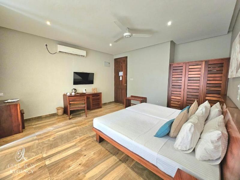 Oak Ray Regency Hotel image