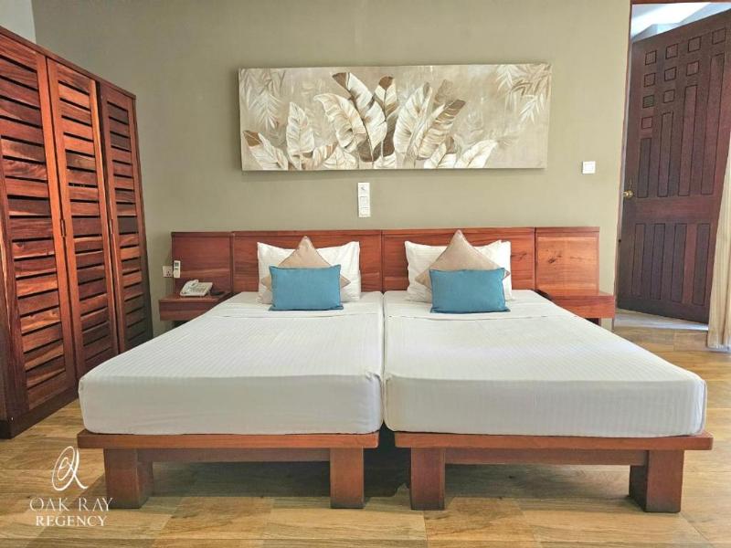 Oak Ray Regency Hotel image